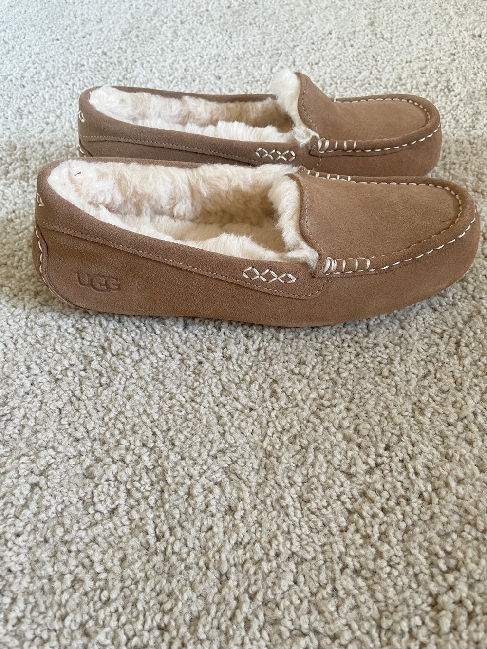 Brand New! UGGS Ansley Chestnut Suede Shearling Lined Moccasin